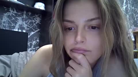 Snapshot of lunav7 chatting on 10.22.25 Luna  online show from 10.22.25