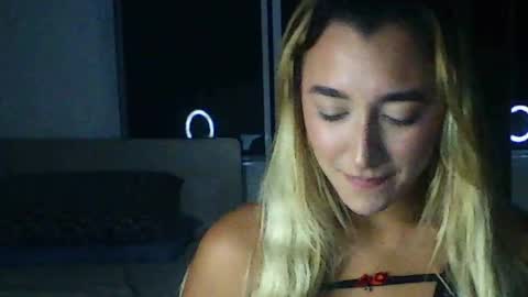 Snapshot of lunavelvvet chatting on 07.28.26 lunavelvvet online show from 07.28.26