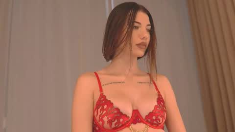 Snapshot of lunavyx chatting on 10.09.25 Luna online show from 10.09.25