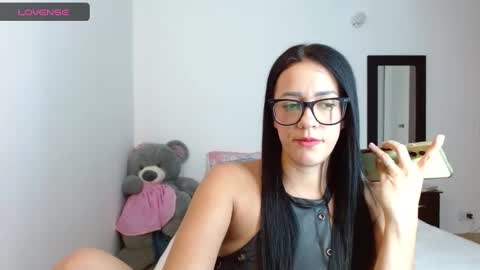 lunayois02 online show from 02.06.25