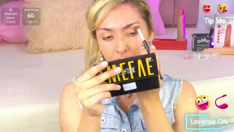 lunitadiva online show from 11.17.25