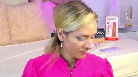 lunitadiva online show from 11.21.25