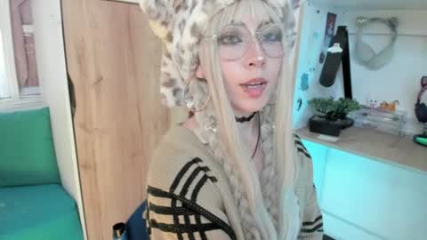 Snapshot of lunivyra chatting on 07.23.26 lunivyra online show from 07.23.26