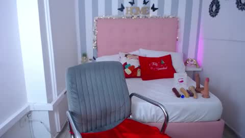 Snapshot of lunna_boobs20 chatting on 12.17.24 lunna_boobs20 online show from 12.17.24