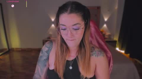 LUNA ROSE online show from 12.16.25