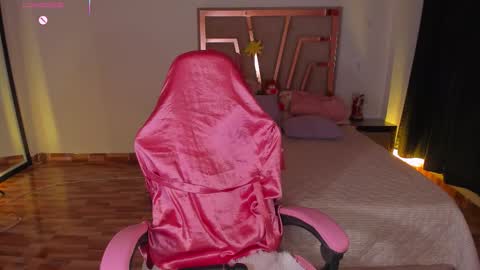 LUNA ROSE online show from 12.19.25