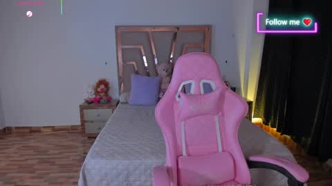 LUNA ROSE online show from 04.10.26