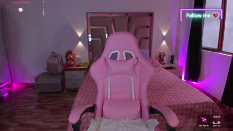 LUNA ROSE online show from 04.11.26