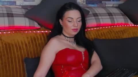 LunnaGray online show from 11.25.25