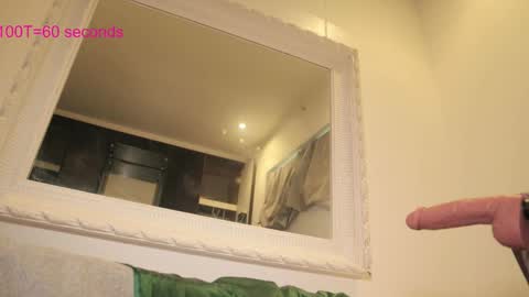 Snapshot of lusciouslipsxx chatting on 10.13.25 lusciouslipsxx online show from 10.13.25