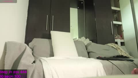 Snapshot of lusciouslipsxx chatting on 12.02.25 lusciouslipsxx online show from 12.02.25