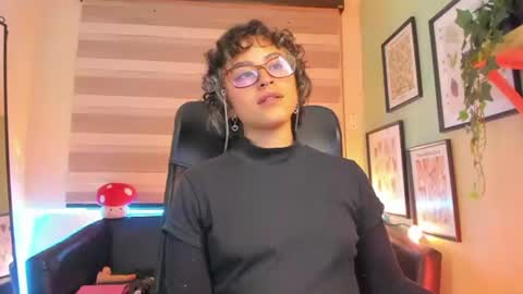 Snapshot of lusiana__ chatting on 06.12.26 Luci online show from 06.12.26