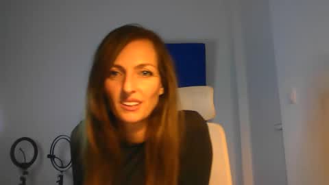 Snapshot of lusisart chatting on 12.13.25 Lusisart online show from 12.13.25