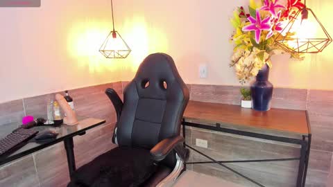 Snapshot of lussiewillow chatting on 09.29.25 Lussie online show from 09.29.25