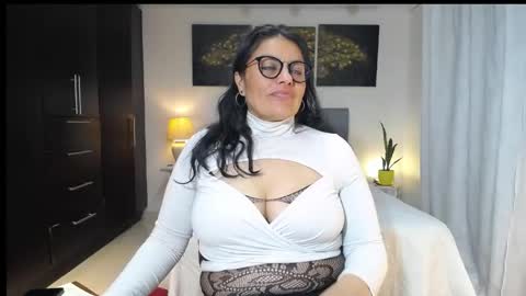 Snapshot of lust_mom chatting on 05.22.26 Angela 3 online show from 05.22.26