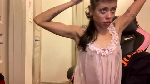 Snapshot of lustforlola chatting on 12.07.24 LOLA online show from 12.07.24