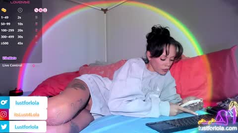 Snapshot of lustforlola chatting on 12.10.24 LOLA online show from 12.10.24