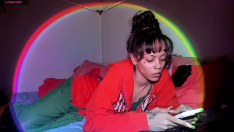 Snapshot of lustforlola chatting on 12.11.24 LOLA online show from 12.11.24