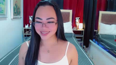 Snapshot of lustfuloffendertrina chatting on 02.27.25 Trina online show from 02.27.25