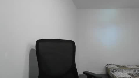 Snapshot of lustyhunk95 chatting on 12.08.24 lustyhunk95 online show from 12.08.24