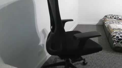 Snapshot of lustyhunk95 chatting on 12.12.24 lustyhunk95 online show from 12.12.24