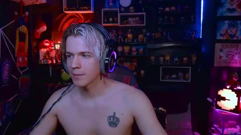 Snapshot of lustymatt chatting on 10.18.25 lustymatt online show from 10.18.25