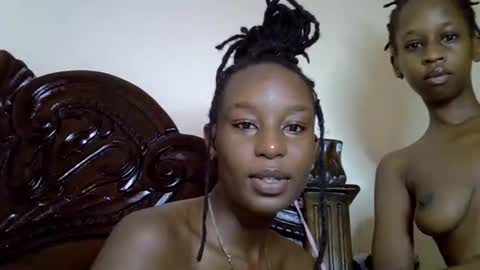 lutino_lovebirds online show from 04.18.26
