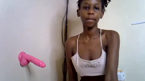 Snapshot of lutino_lovebirds chatting on 06.29.26 lutino_lovebirds online show from 06.29.26