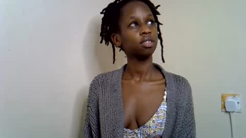 Snapshot of lutino_lovebirds chatting on 07.02.26 lutino_lovebirds online show from 07.02.26