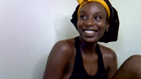 Snapshot of lutino_lovebirds chatting on 07.11.26 lutino_lovebirds online show from 07.11.26