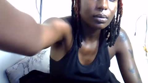 Snapshot of lutino_lovebirds chatting on 07.13.26 lutino_lovebirds online show from 07.13.26