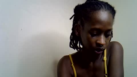 Snapshot of lutino_lovebirds chatting on 07.14.26 lutino_lovebirds online show from 07.14.26