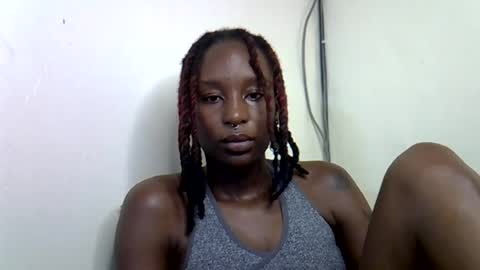 Snapshot of lutino_lovebirds chatting on 07.16.26 lutino_lovebirds online show from 07.16.26