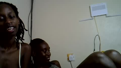 Snapshot of lutino_lovebirds chatting on 07.16.26 lutino_lovebirds online show from 07.16.26