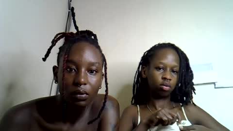 Snapshot of lutino_lovebirds chatting on 07.20.26 lutino_lovebirds online show from 07.20.26
