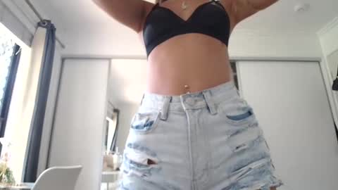 Snapshot of luvlivvyy chatting on 01.09.25 Livvyy online show from 01.09.25