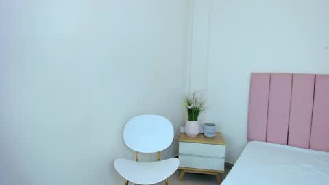 Snapshot of lux_noxentia chatting on 05.04.26 Luz online show from 05.04.26