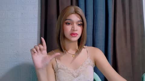 queen lux online show from 04.04.26