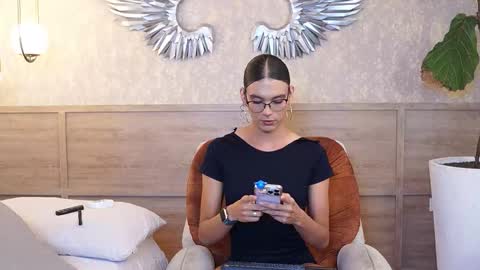 Snapshot of luxa_velvett chatting on 03.04.26 Luxa online show from 03.04.26