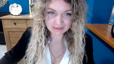 Snapshot of luxdonna chatting on 05.31.26 Donna online show from 05.31.26