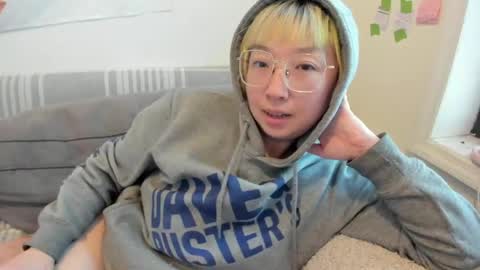 Snapshot of luxgray chatting on 05.16.26 LuxGray online show from 05.16.26