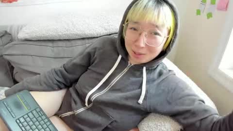 Snapshot of luxgray chatting on 05.19.26 LuxGray online show from 05.19.26