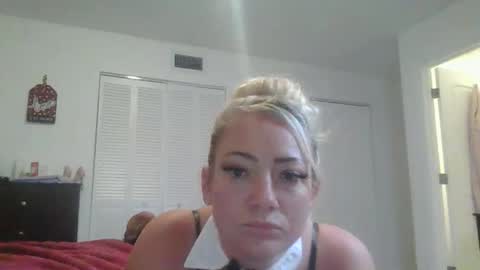 Snapshot of luxuriousbunny chatting on 10.28.25 luxuriousbunny online show from 10.28.25