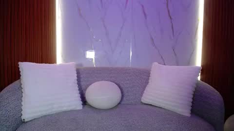 Snapshot of luxurycoupl chatting on 10.07.25 Lesly And Arnold online show from 10.07.25