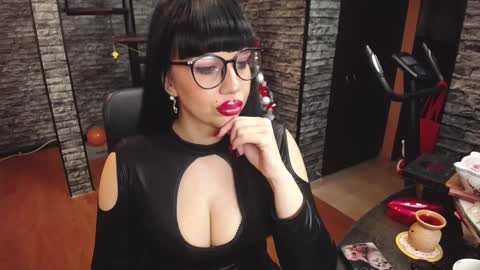 Snapshot of luxurymistress chatting on 12.06.24 Spoiled dominant mindfucker mistress MakeupartistNail ArtistFitness and Yoga lover online show from 12.06.24