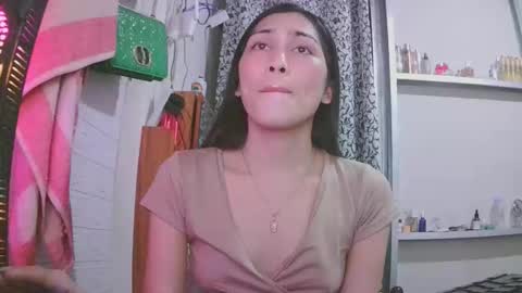 Snapshot of luxy27 chatting on 10.26.25 nikke online show from 10.26.25