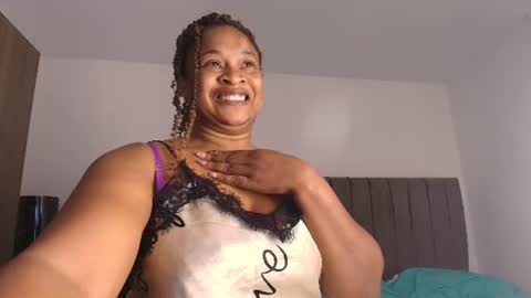 Snapshot of luxy_benet chatting on 06.16.26 Big Benet online show from 06.16.26