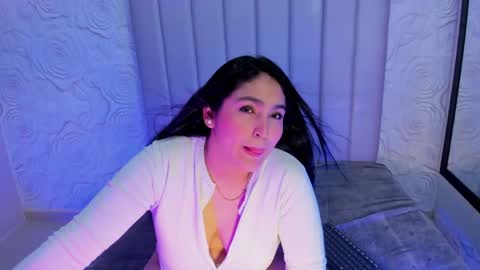 LYA DUBOIS  online show from 04.19.26