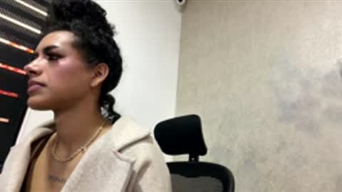 Snapshot of lyadumont chatting on 04.11.26 LYA online show from 04.11.26