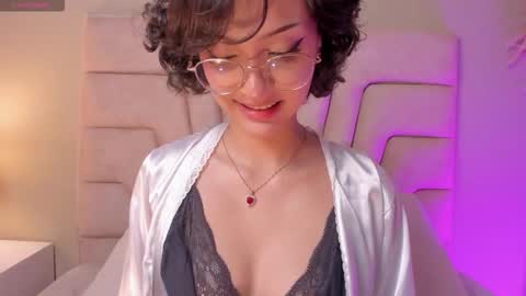 Lya Lee online show from 11.04.25